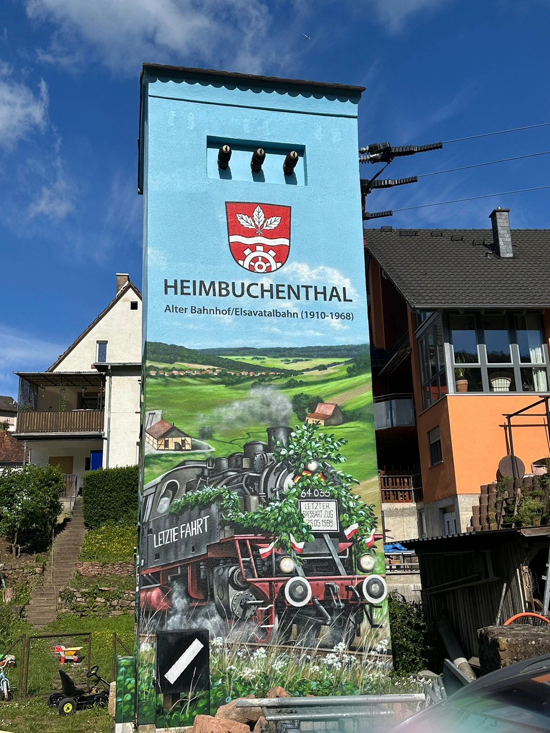 Menschen wandern in den Bergen von Wanderherz gemeinsam wandern